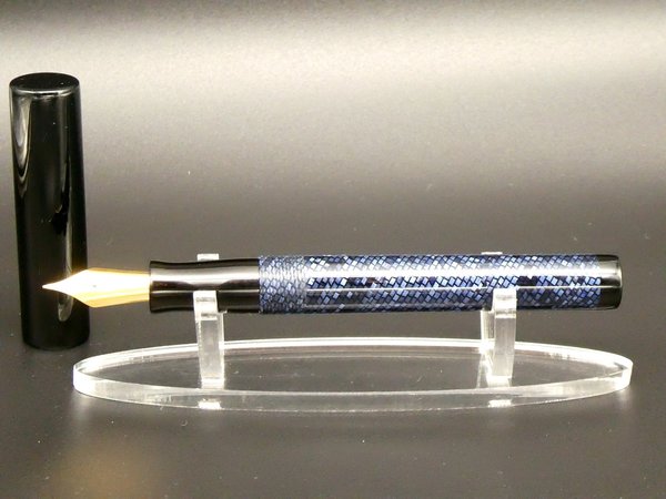 fountain-pen-made-of-Celluloid-cellulose-nitrate
